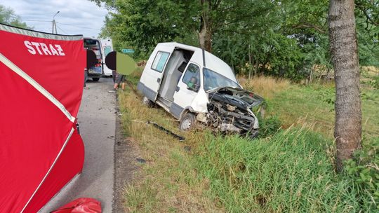 Zderzenie busa i samochodu osobowego we Wrzępi. Lądował LPR