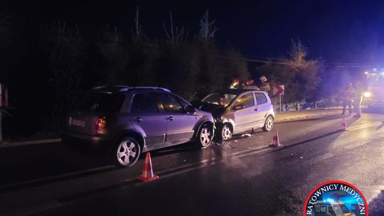 Zderzenie czołowe dwóch samochodów osobowych w Zalasowej