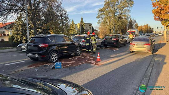 Zderzenie czterech samochodów na Krakowskiej w Tarnowie. Jedna osoba w szpitalu! Zderzenie czterech samochodów na Krakowskiej w Tarnowie. Jedna osoba w szpitalu!