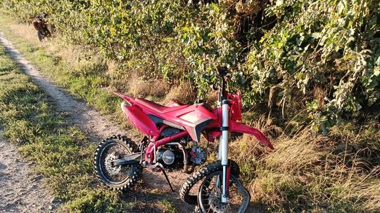 Zderzenie dwóch motocykli na polnej drodze. Wśród poszkodowanych 16-latek