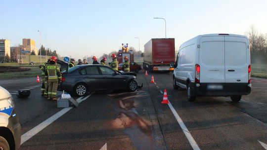 Zderzenie dwóch pojazdów na al. Jana Pawła II w Tarnowie