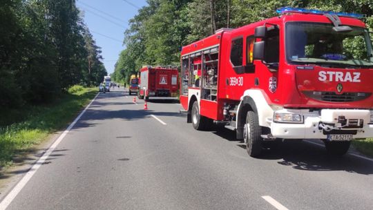 Zderzenie dwóch samochodów na drodze wojewódzkiej 984 w Starych Żukowicach. Dziecko w szpitalu! Zderzenie dwóch samochodów na drodze wojewódzkiej 984 w Starych Żukowicach. Dziecko w szpitalu!
