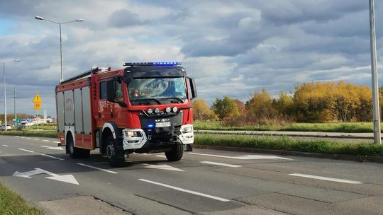 Zderzenie dwóch samochodów na skrzyżowaniu ulic Nadbrzeżna i Dąbrowskiego w Tarnowie Zderzenie dwóch samochodów na skrzyżowaniu ulic Nadbrzeżna i Dąbrowskiego w Tarnowie