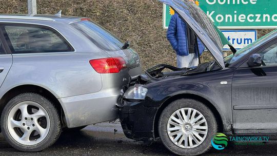 Zderzenie dwóch samochodów na Tuchowskiej w Tarnowie