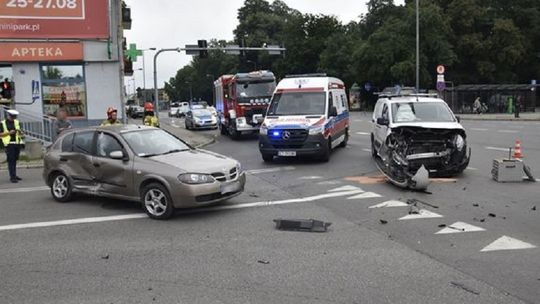 Zderzenie dwóch samochodów w centrum Tarnowa