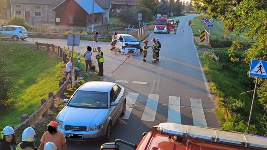 Zderzenie dwóch samochodów w Pilczy Żelichowskiej, dziecko trafiło do szpitala