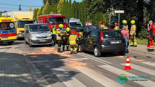 Zderzenie dwóch samochodów w Skrzyszowie. Oplem podróżował ojciec z dwójką dzieci
