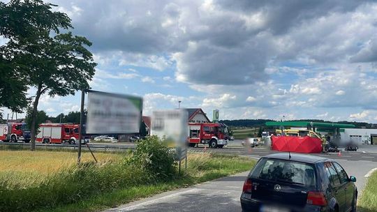 Zderzenie motocykla z samochodem dostawczym na krajowej 94 w Dębnie. Dwie osoby ranne Zderzenie motocykla z samochodem dostawczym na krajowej 94 w Dębnie. Dwie osoby ranne