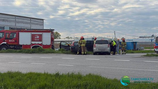 Zderzenie Opla i Volvo na Wyszyńskiego w Tarnowie