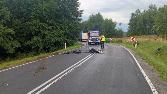 Zderzenie osobówki z ciężarówką w Gromniku. Ruch został wstrzymany