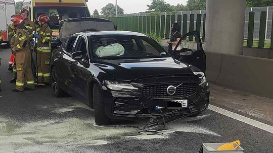 Zderzenie samochodów na autostradzie pod Brzeskiem Zderzenie samochodów na autostradzie pod Brzeskiem