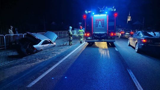 Zderzenie samochodów w powiecie dąbrowskim. Droga była zablokowana