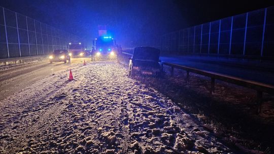 Zderzenie samochodu ciężarowego i osobowego na autostradzie A4 pod Tarnowem