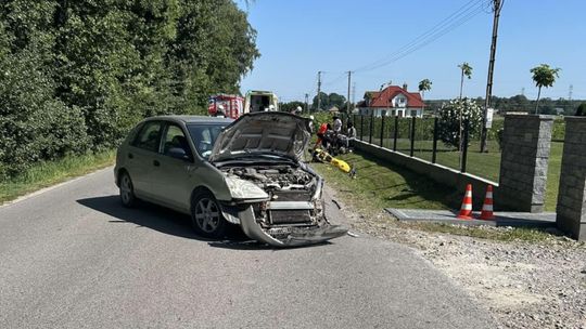 Zderzenie samochodu osobowego i motocykla w Nowej Jastrząbce Zderzenie samochodu osobowego i motocykla w Nowej Jastrząbce
