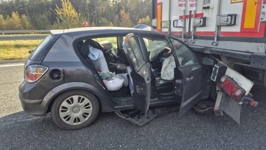 Zderzenie samochodu osobowego z ciężarowym na A4 pod Tarnowem. Jedna osoba w szpitalu