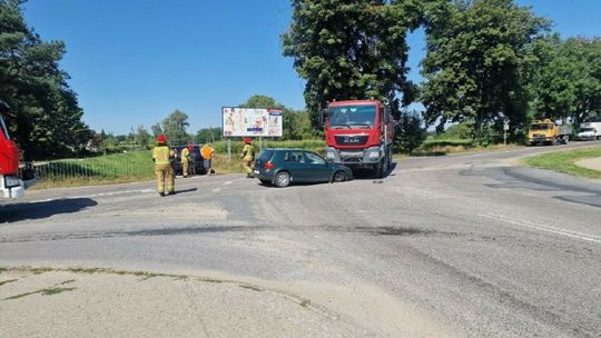 Zderzenie samochodu osobowego z ciężarowym w Tarnowie