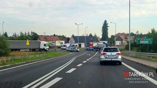 Zderzenie trzech pojazdów na ul. Krakowskiej w Tarnowie