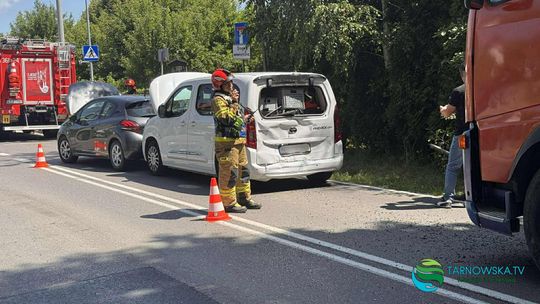 Zderzenie trzech pojazdów w tym ciężarowy w Wierzchosławicach Zderzenie trzech pojazdów w tym ciężarowy w Wierzchosławicach