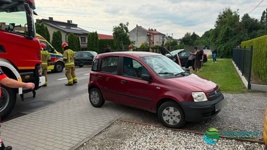 Zderzenie trzech samochodów w Koszycach Wielkich. Trzy osoby trafiły do szpitala