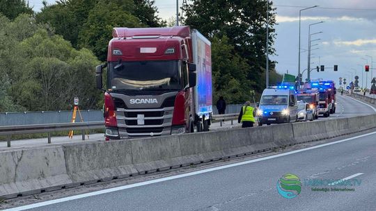 Zgłobice. Młody mężczyzna rzucił się pod pędzącą ciężarówkę