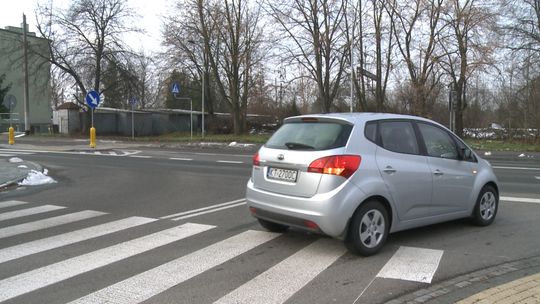 Zima na drogach: najważniejsze zasady i aktualne statystyki wypadków