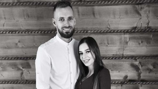Znajomi i bliscy poruszeni śmiercią Justyny i Zbyszka, osierocili roczną córeczkę. Morderca nadal na wolności Znajomi i bliscy poruszeni śmiercią Justyny i Zbyszka, osierocili roczną córeczkę. Morderca nadal na wolności