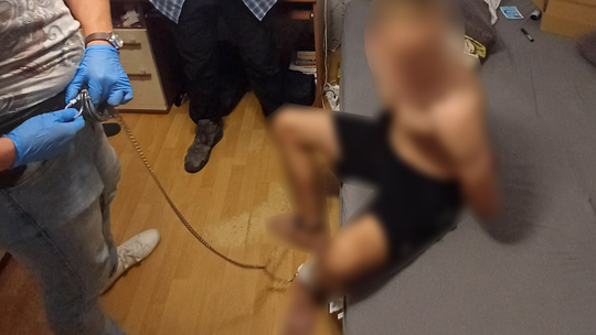 Zwrot po śmiertelnym pobiciu w Nowej Hucie. Policja weszła siłowo do mieszkania, kolejnych podejrzanych zatrzymano na Słowacji