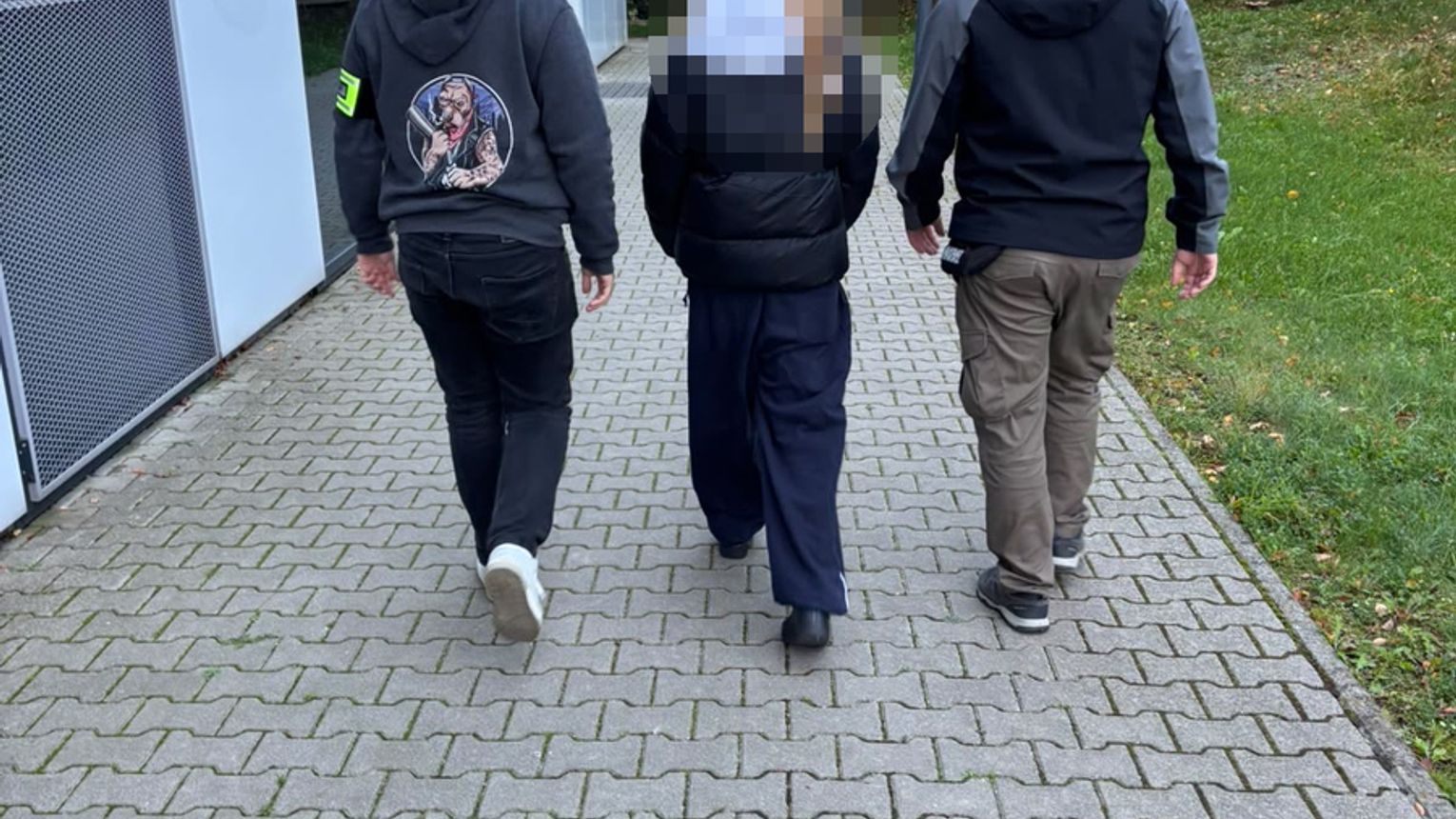16-latka zatrzymana po publikacji nagrania dotyczącego zagrożenia w szkole. Usłyszała dwa zarzuty
