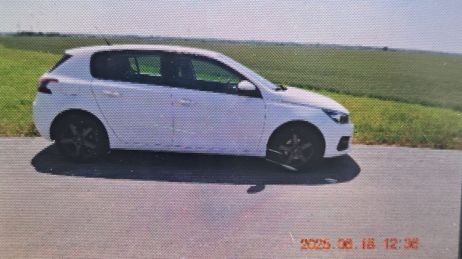 20-latek w Radłowie pomykał z nadmierną prędkością. Miał aktywne zakazy prowadzenia pojazdów a do tego był pijany