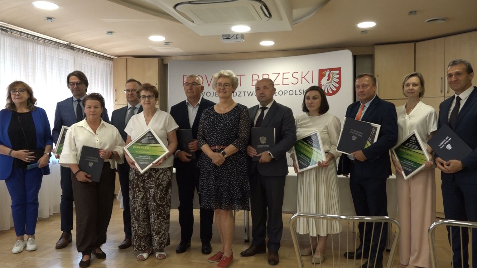 9,2 mln zł trafi na lokalne drogi. W Brzesku podpisano umowy na pięć inwestycji