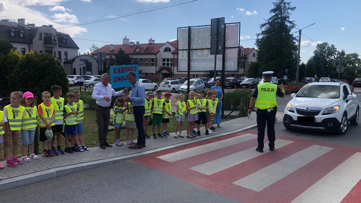 Akcja „Kierowco, proszę zwolnij” z udziałem dąbrowskiej drogówki