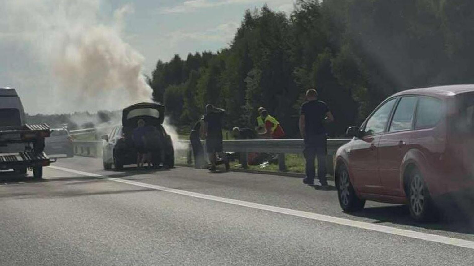 Auto spłonęło na autostradzie