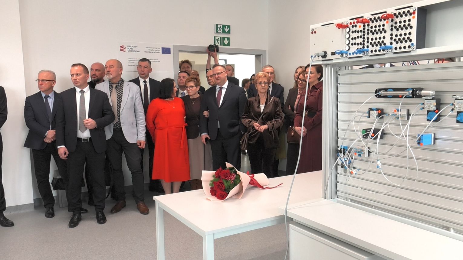 Branżowe Centrum Umiejętności w Brzesku oficjalnie otwarte! Na wydarzeniu gości witał robot humanoidalny