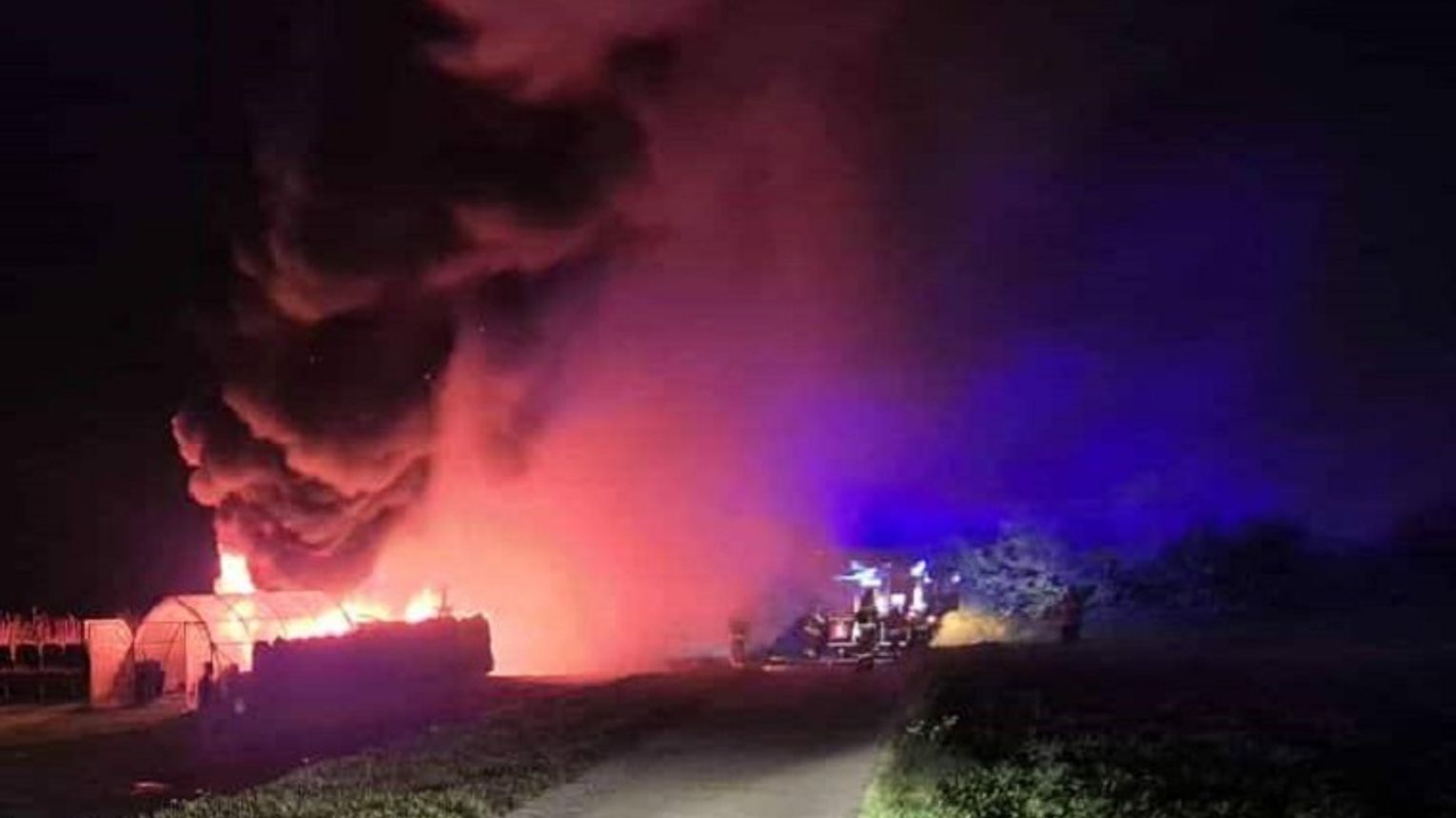 Budynek gospodarczy w powiecie brzeskim uległ całkowitemu zniszczeniu