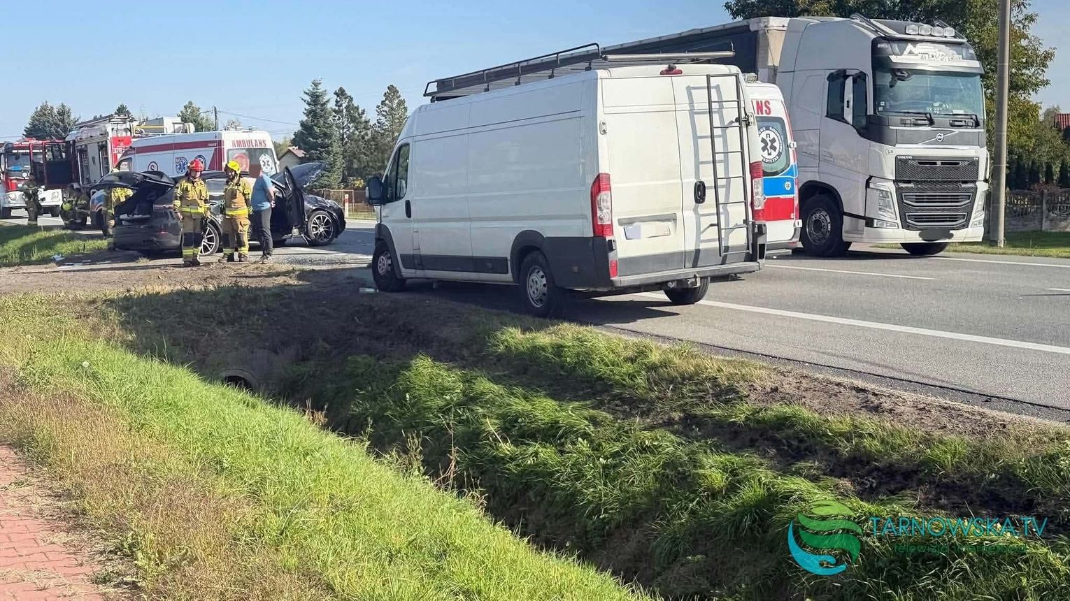 Chwila grozy w Ładnej. Porsche dachowało po zderzeniu z Citroënem