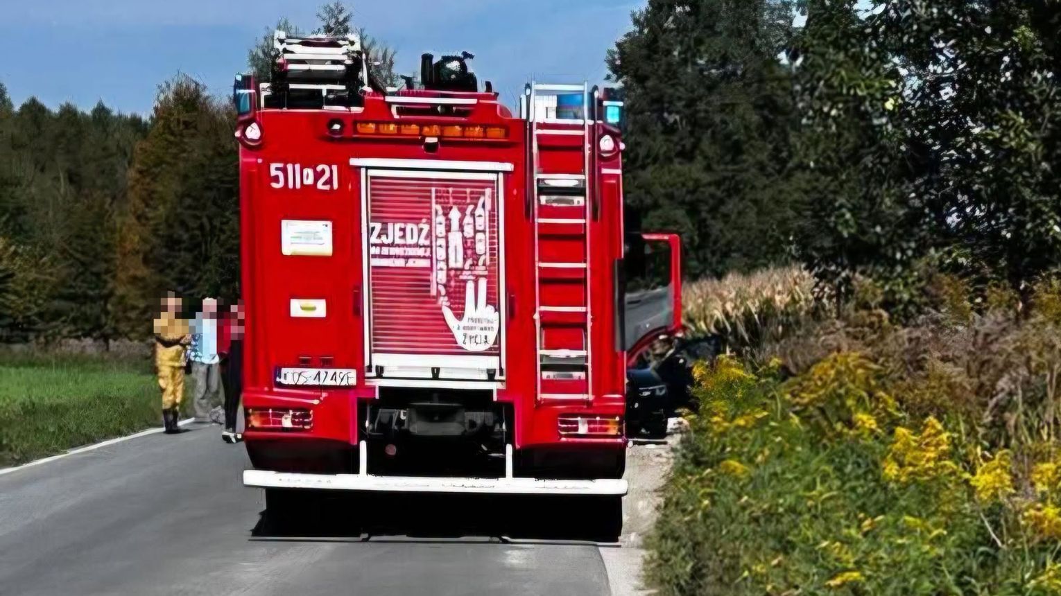Ciało mężczyzny znalezione przy samochodzie w Przeciszowie. Na miejscu policja w samochodzie amunicja