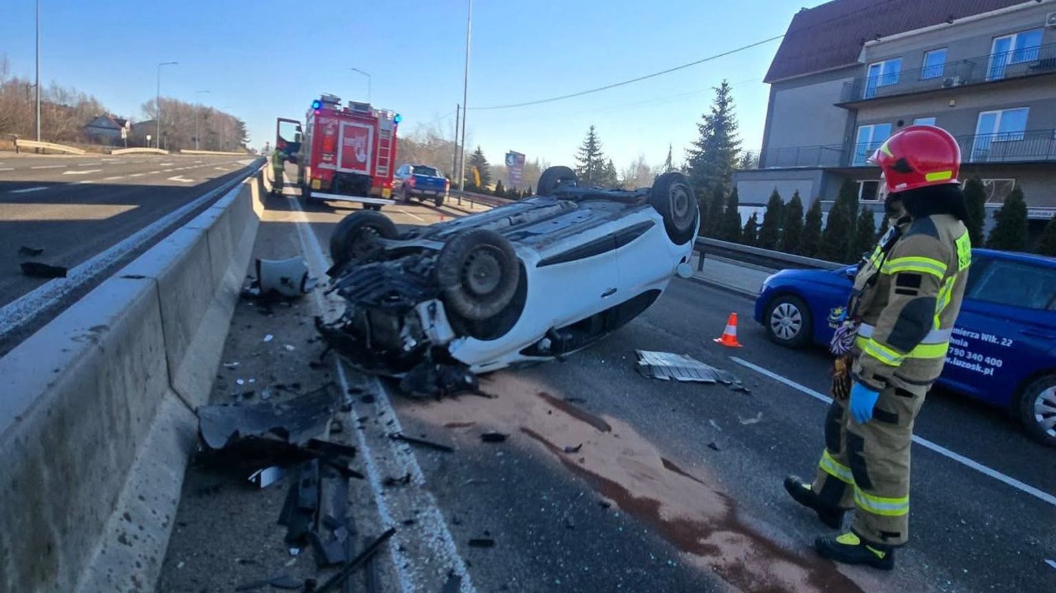 Dachowanie samochodu na DK94 w Zgłobicach. Jedna osoba w szpitalu!