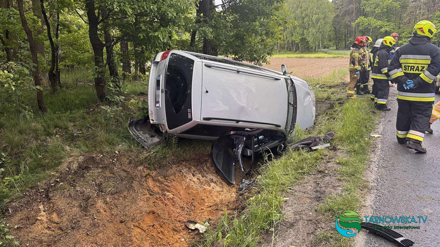 Dachowanie volkswagena w Woli Rzędzińskiej. Pięć osób w szpitalu