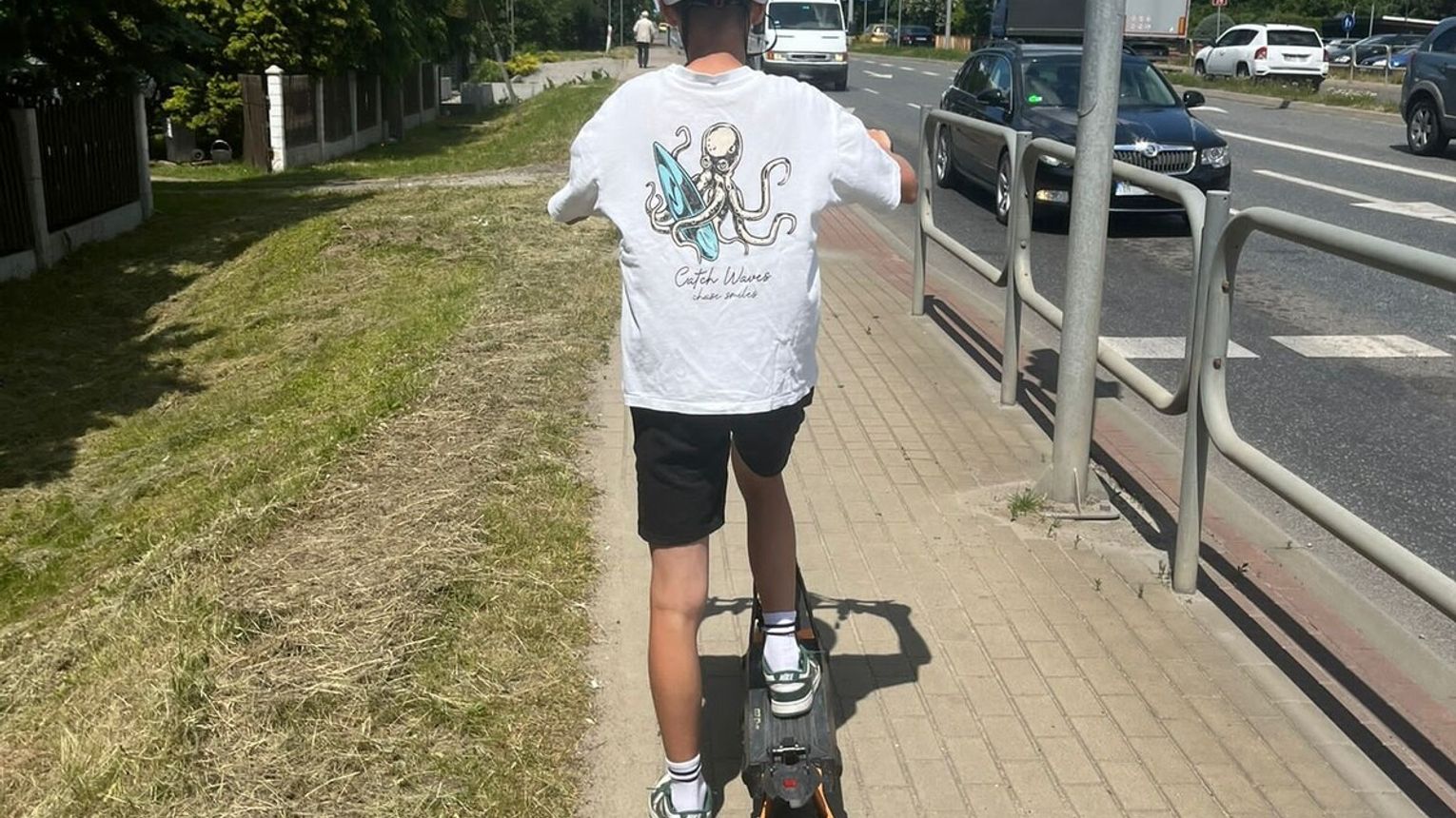 Dębica. Wypadek 14-latka na hulajnodze elektrycznej. Nastolatek trafił do szpitala w Rzezowie