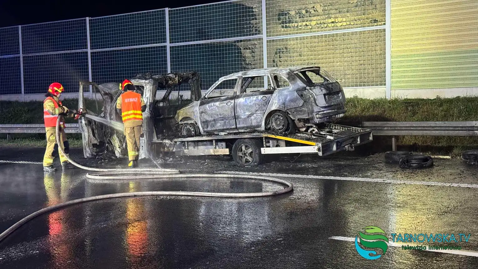 Dwa samochody spłonęły na autostradzie A4 przed zjazdem Tarnów-Centrum