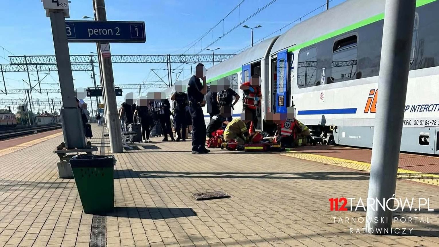 Groźny wypadek na dworcu w Tarnowie. Kobieta uderzona przez pociąg