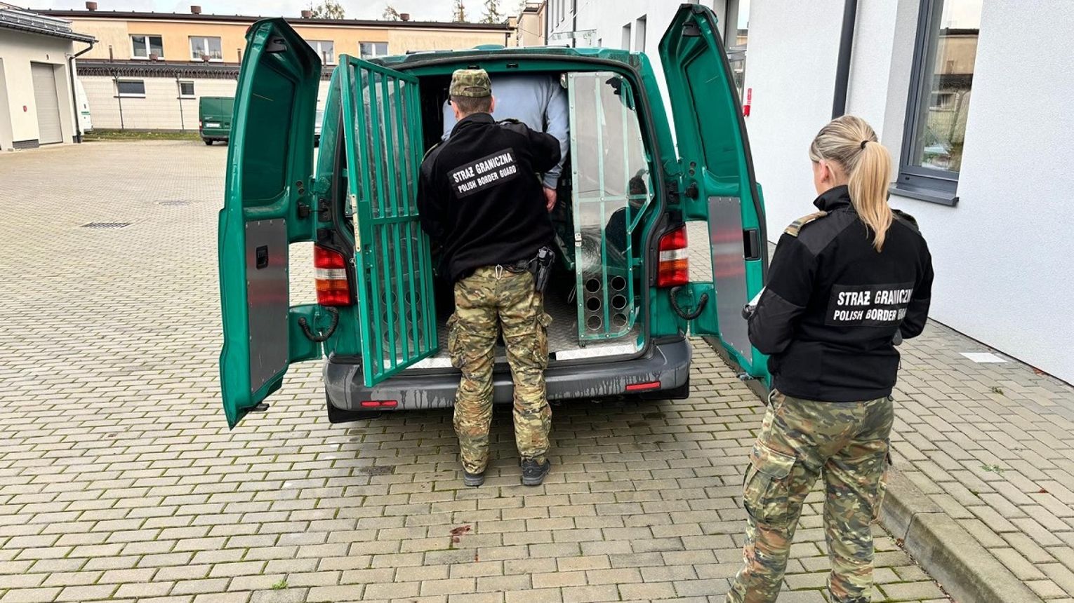 Gruzin oczekuje na deportację po tym jak włamał się do BMW w Tarnowie