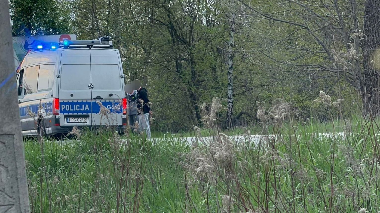 Incydent podczas działań służb w Ładnej. Pościg za kierowcą Kii, mandaty dla pasażerów