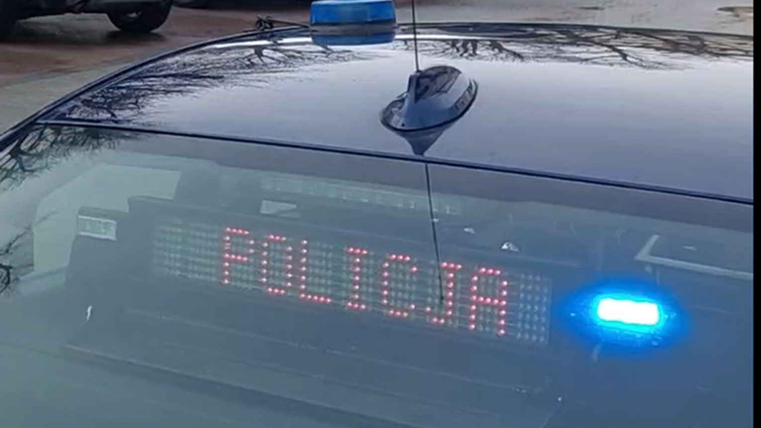 Jazda na jednym kole zakończona mandatem i utratą prawa jazdy