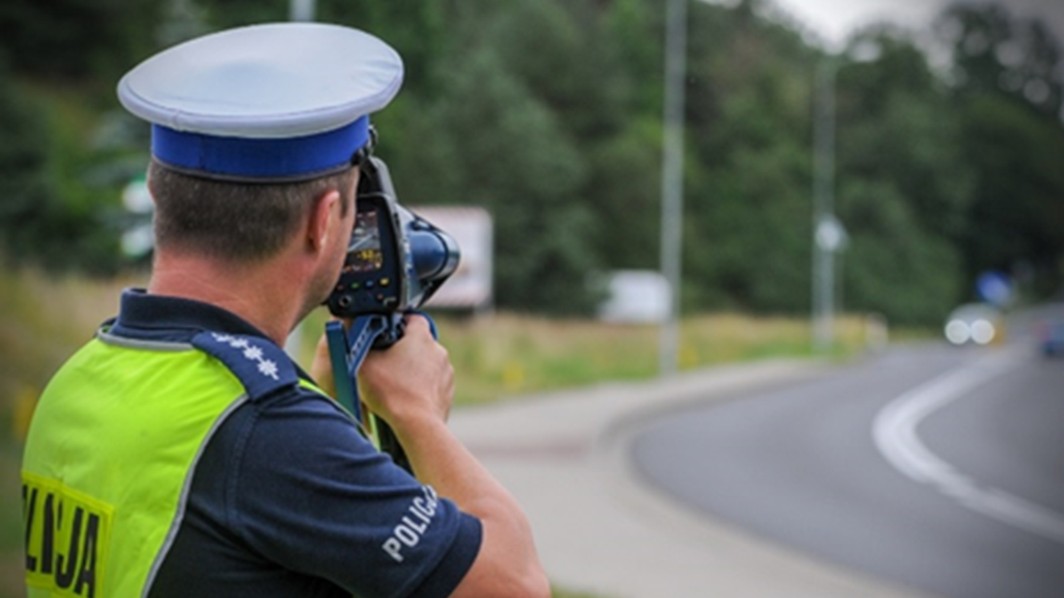Jechała 105 km/h w terenie zabudowanym. Straciła prawo jazdy i została ukarana wysokim mandatem.