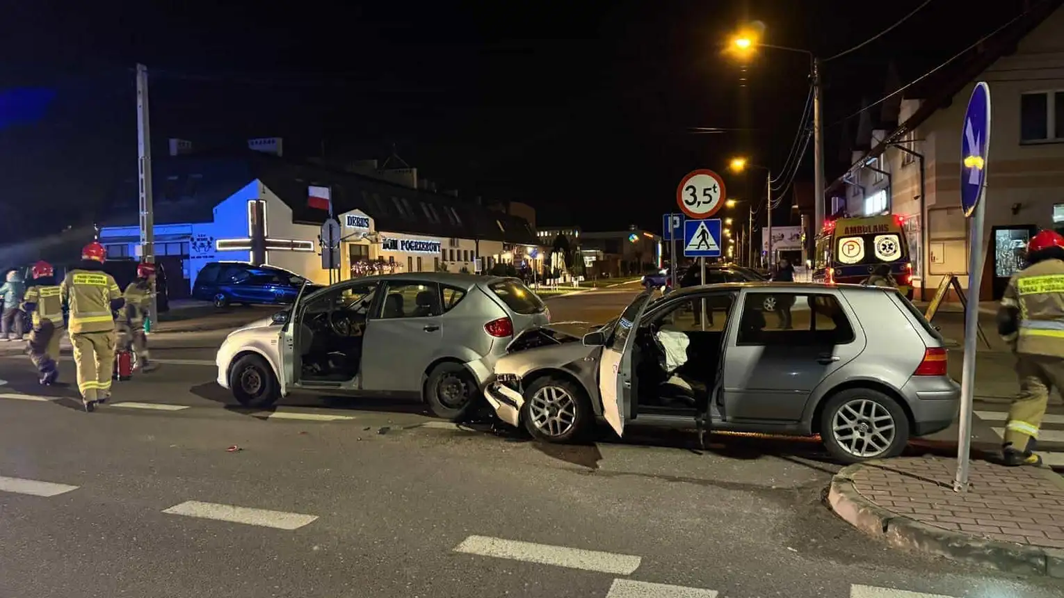 Jedna osoba w szpitalu po zderzeniu samochodów na Grunwaldzkiej w Dąbrowie Tarnowskiej