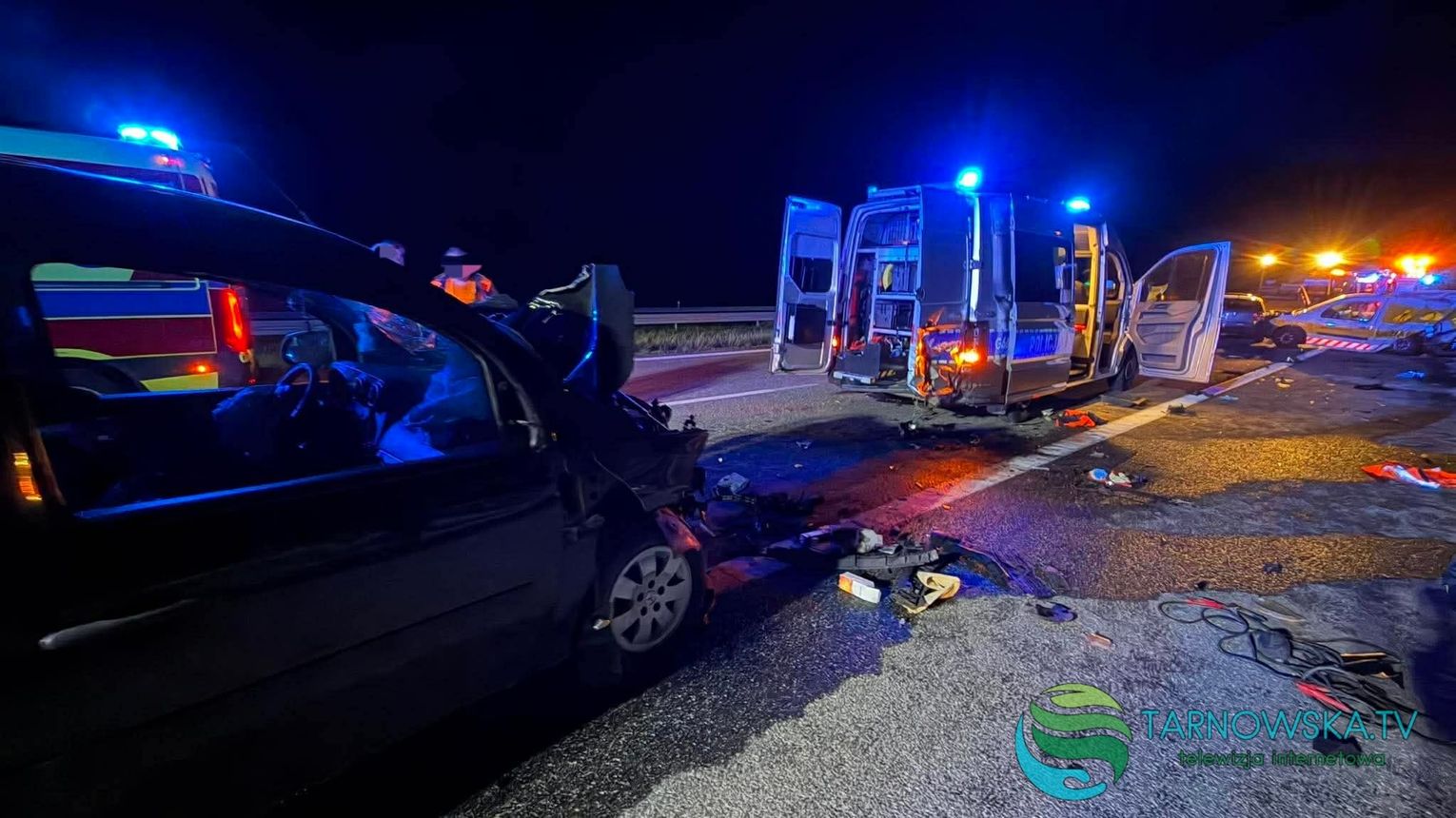 Karambol na A4 pod Tarnowem. Ciężko ranny pracownik autostrady, uszkodzony radiowóz