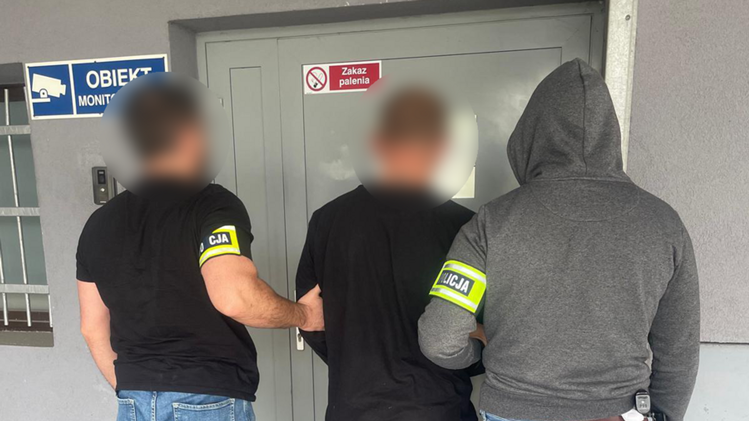 Krakowscy policjanci zatrzymali nożownika i jego wspólników