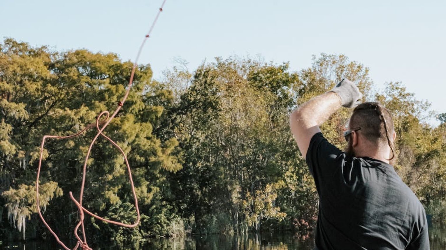Magnet fishing – na czym polega poszukiwanie przedmiotów z magnesem neodymowym?