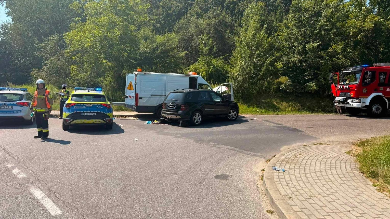 Mercedes potrącił pracownika obsługi drogi w Melsztynie. Mężczyzna trafił do szpitala